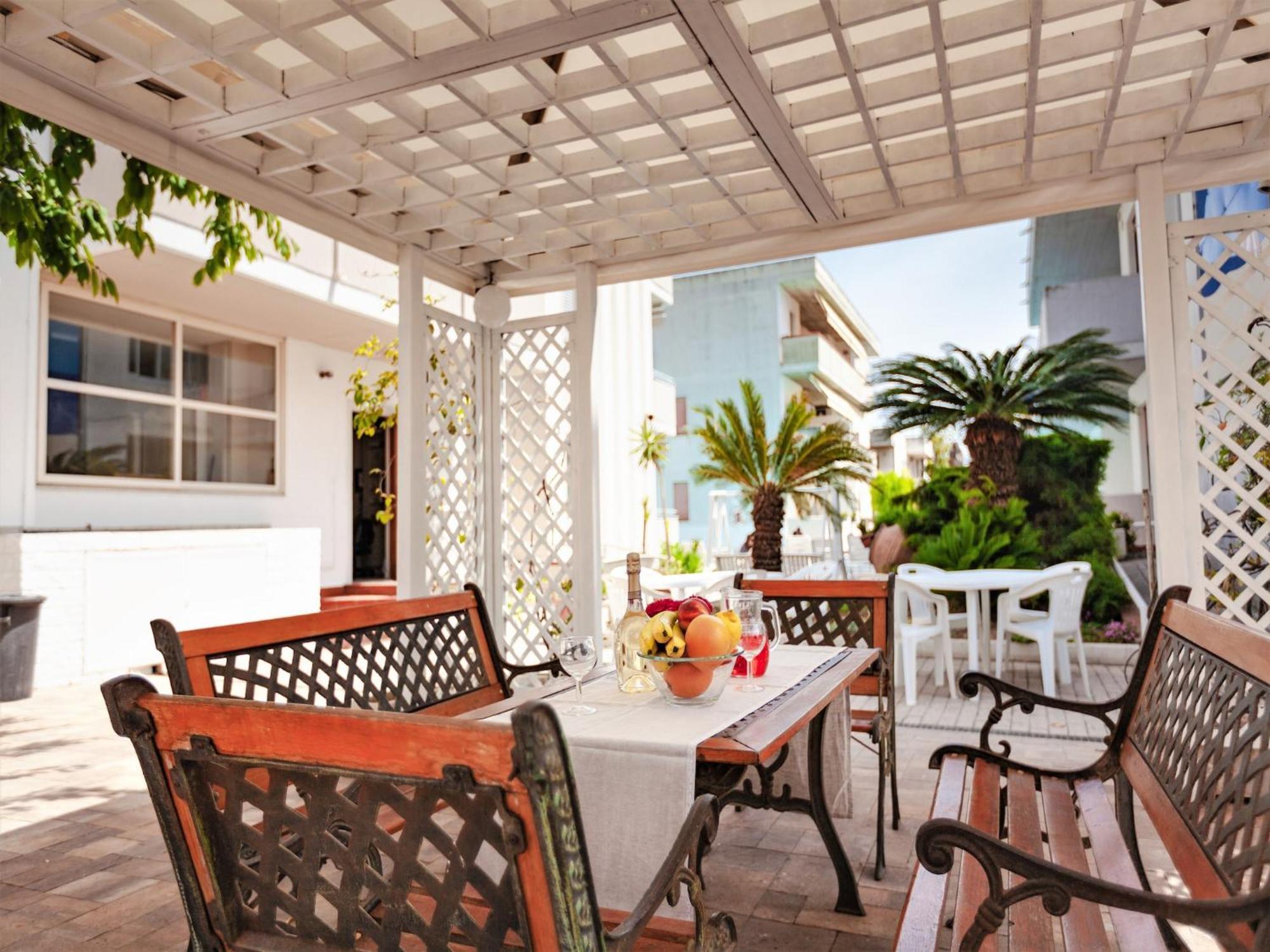 Pleasant Apartment In Alba Adriatica Near Sea Kültér fotó