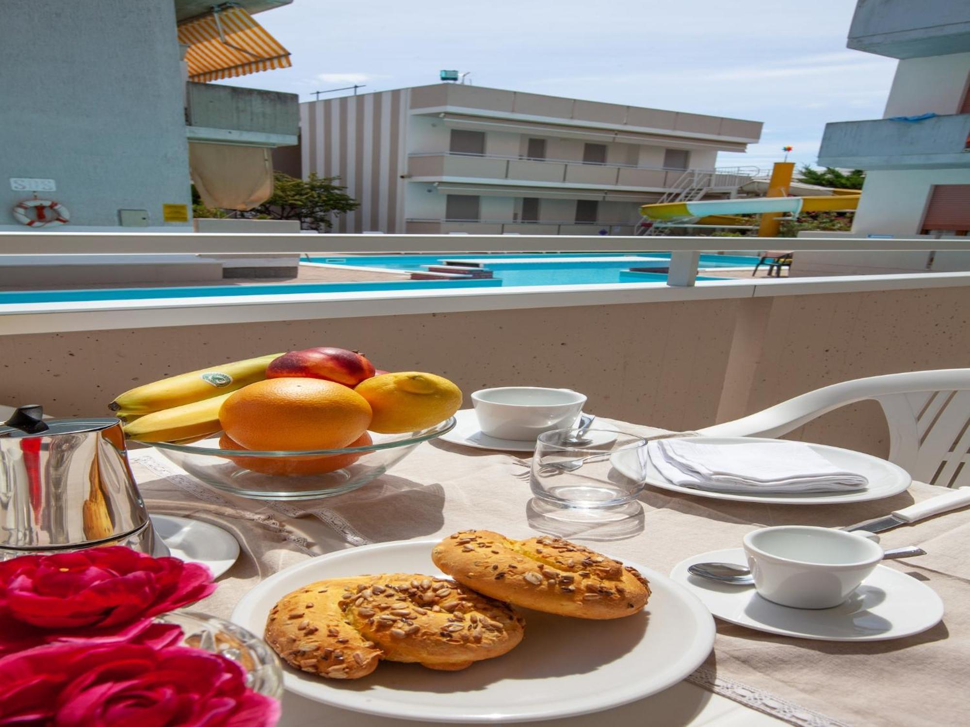 Pleasant Apartment In Alba Adriatica Near Sea Kültér fotó