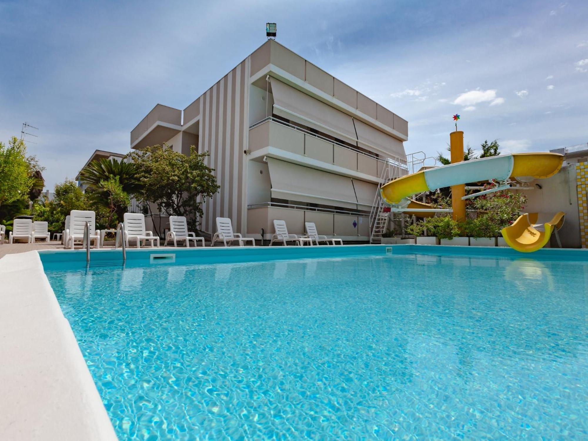 Pleasant Apartment In Alba Adriatica Near Sea Kültér fotó