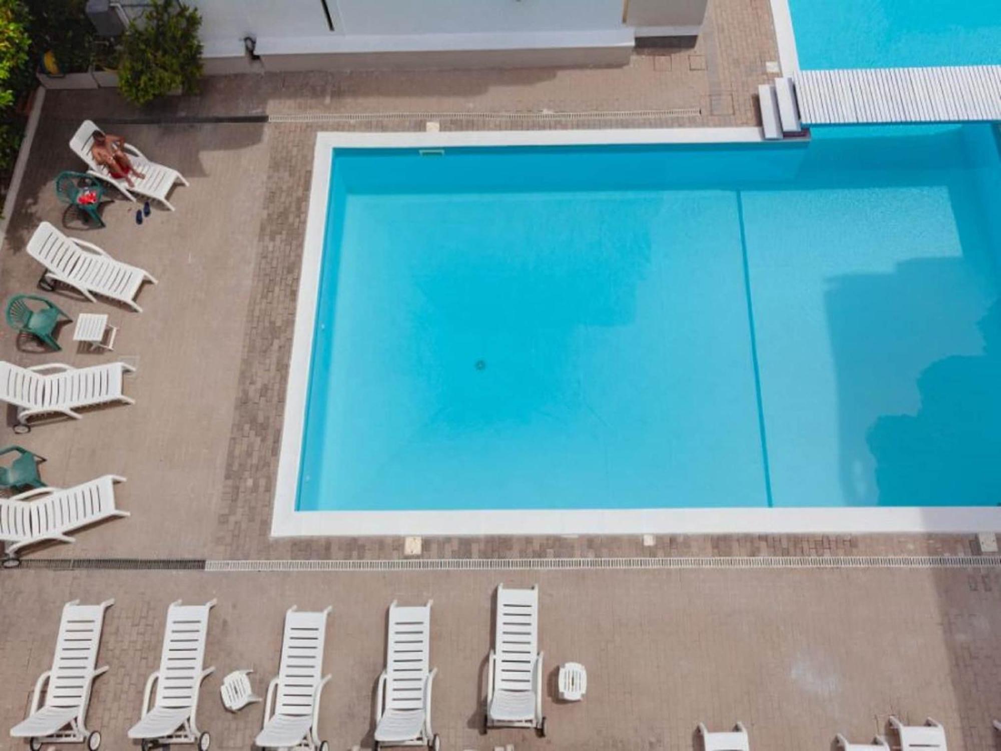 Pleasant Apartment In Alba Adriatica Near Sea Kültér fotó