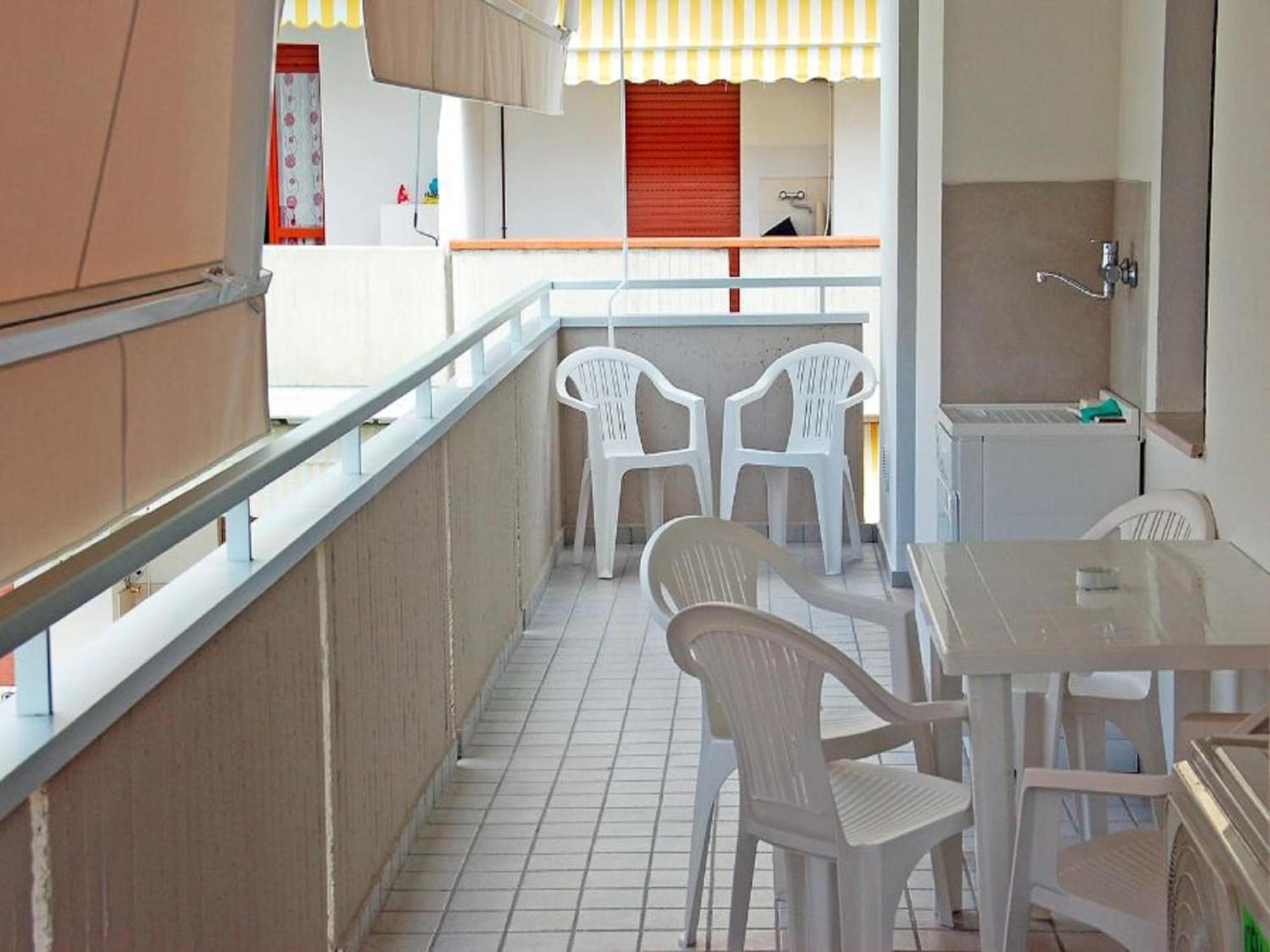 Pleasant Apartment In Alba Adriatica Near Sea Kültér fotó